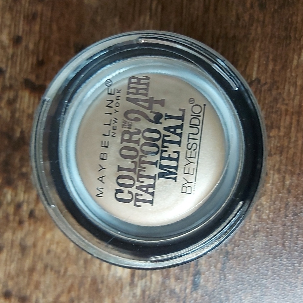 New Sealed Maybelline Color Tattoo Metal 24hr Cream Eyeshadow 70 Barely Branded